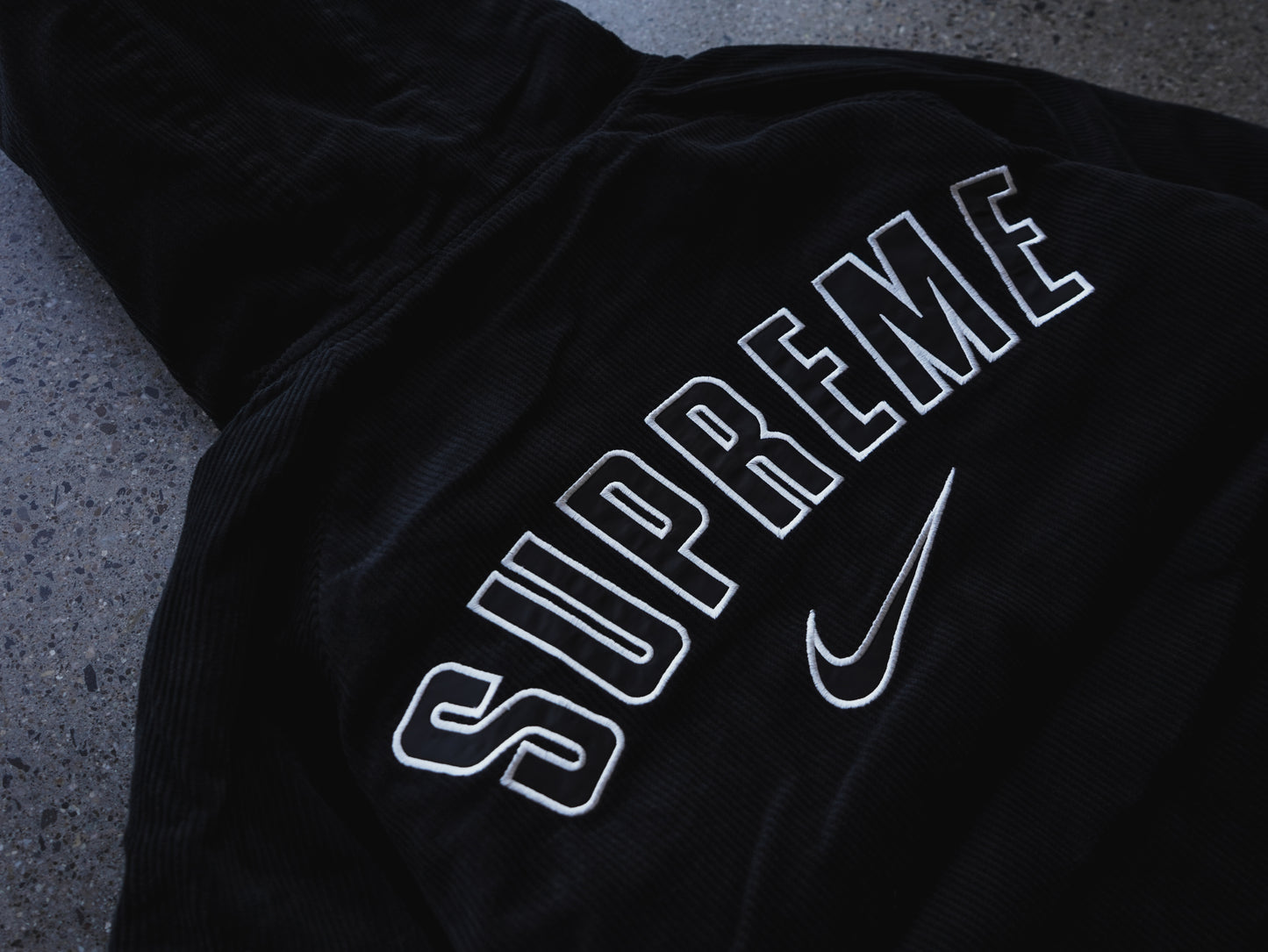 Supreme - Nike