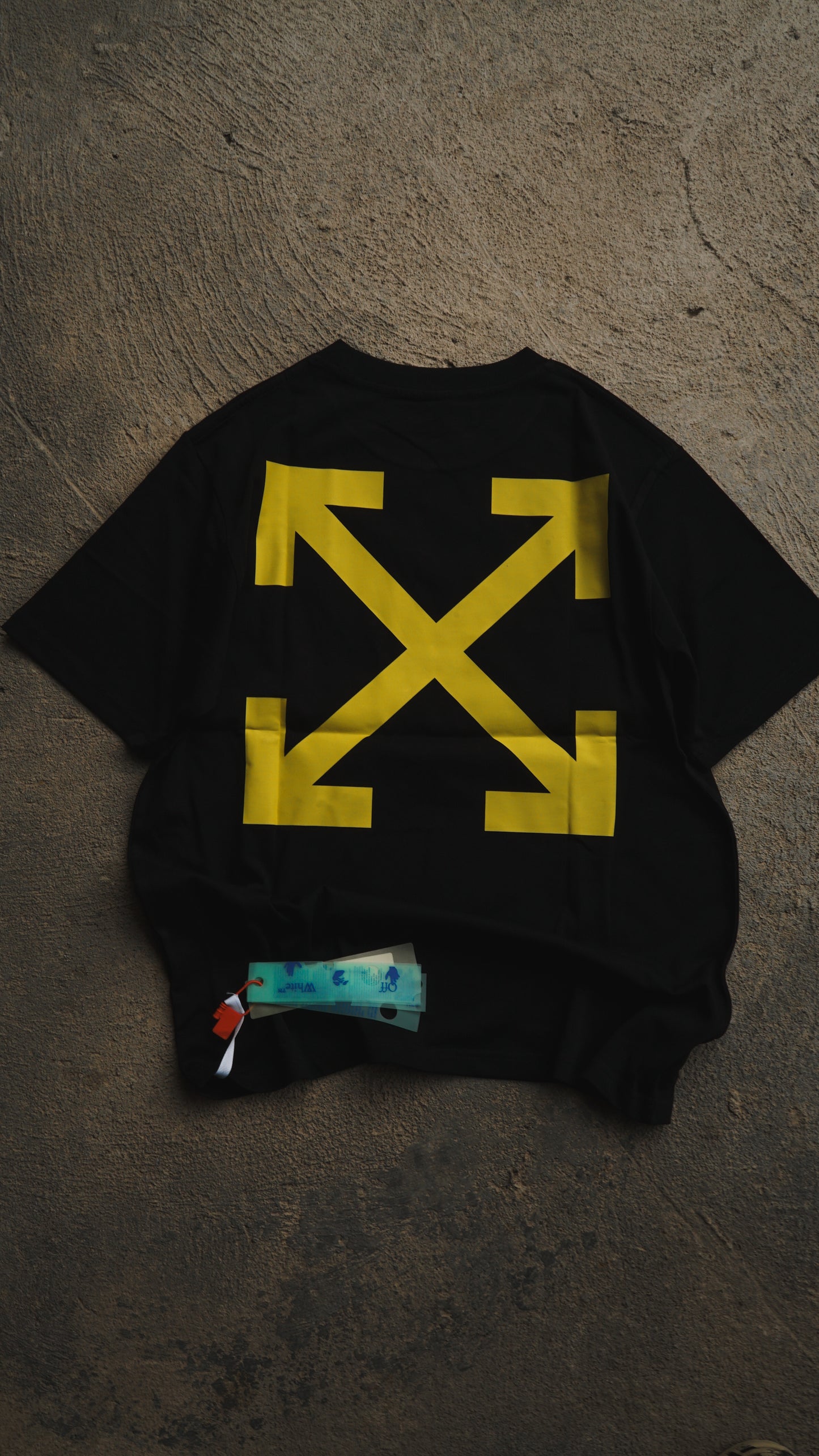 Off White / Caravaggio "Eros Dormido"